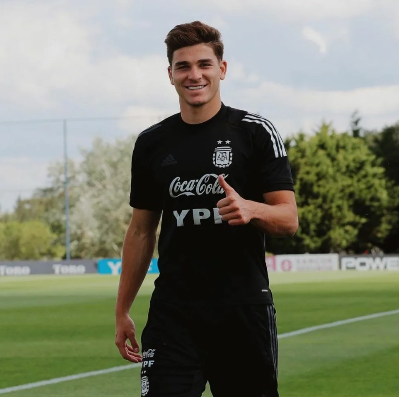 Julian Alvarez öz futbol kumirlərindən necə öyrəndi